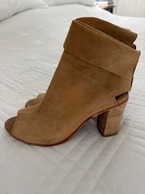 Free People-Women's Suede Peep-Toe Block Heel Booties - Tan